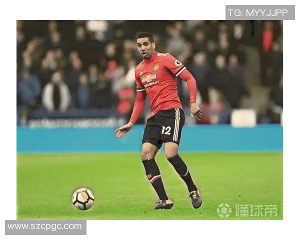 帕尼尼足球卡系列聚焦克里斯球星精彩瞬间与收藏价值揭秘